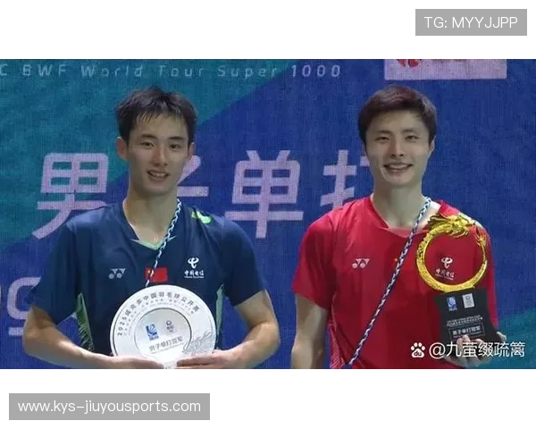 山东羽毛球争霸赛决赛战况激烈，观众掌声不断