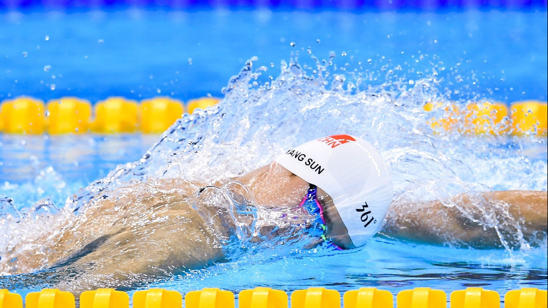 -体育总局新闻中心提示夏季训练防暑注意事项，体育暑期训练注意事项