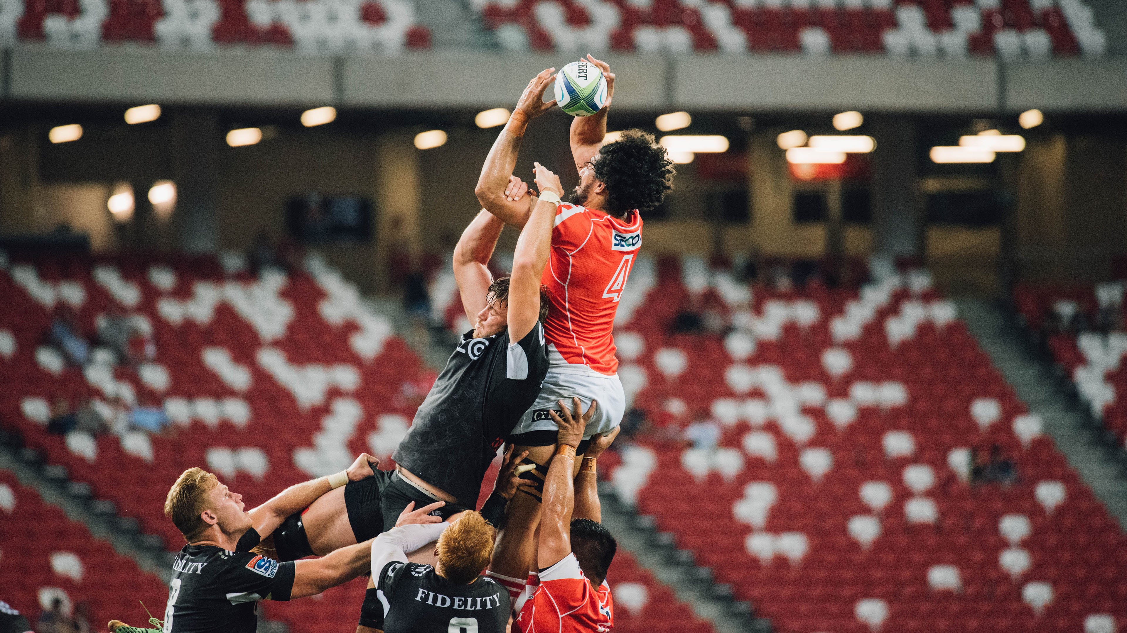 -后腰对压迫下出球起到关键作用,腰后面有压迫感